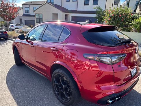 Used 2024 Alfa Romeo Stelvio Quadrifoglio image 17
