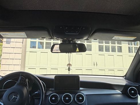 Used 2019 Mercedes-Benz GLC 300 4MATIC image 2