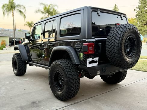 Used 2025 Jeep Wrangler Unlimited Rubicon image 6