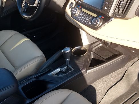 Used 2015 Toyota RAV4 Limited image 10