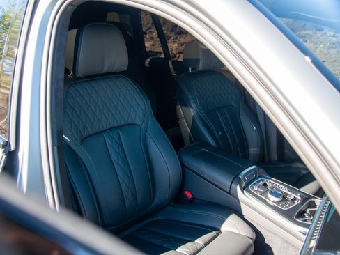 Used 2025 BMW X7 M60i w/ M Sport Professional Package image 20