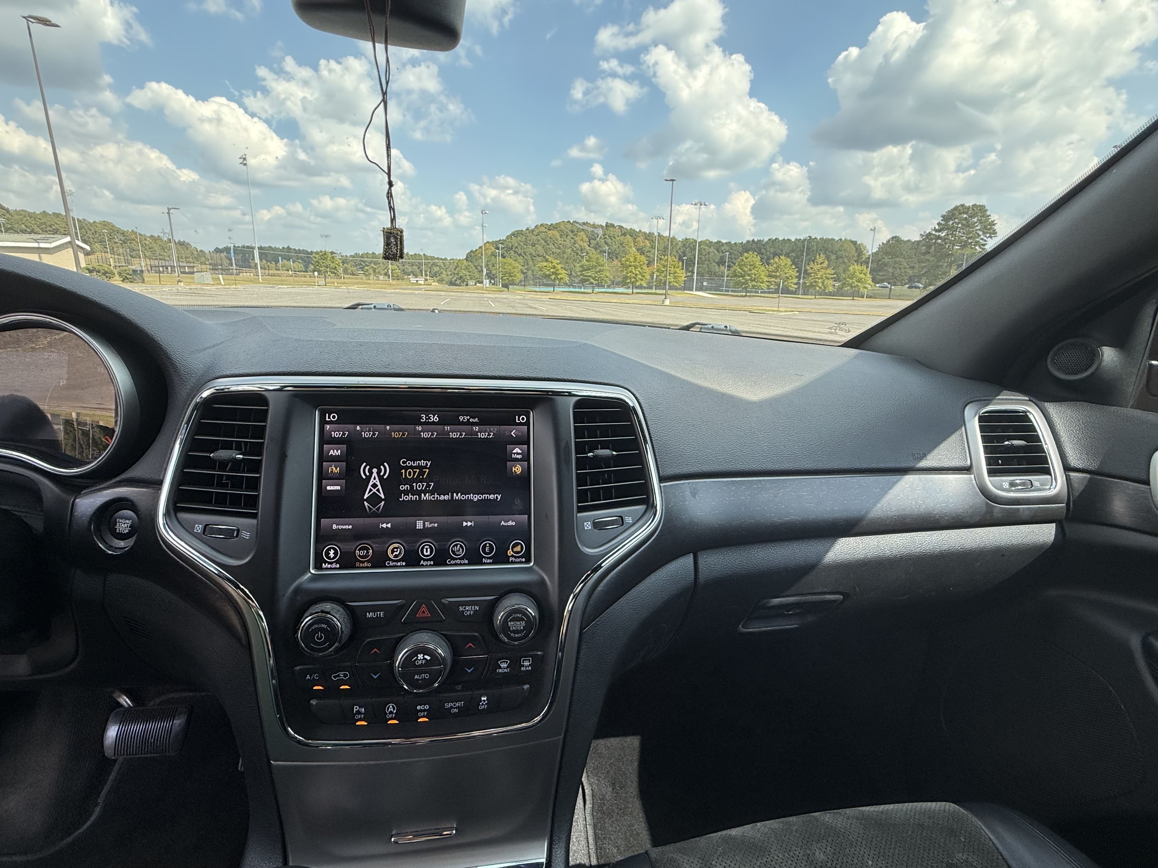 Used 2018 Jeep Grand Cherokee Altitude AWD/4WD image 13