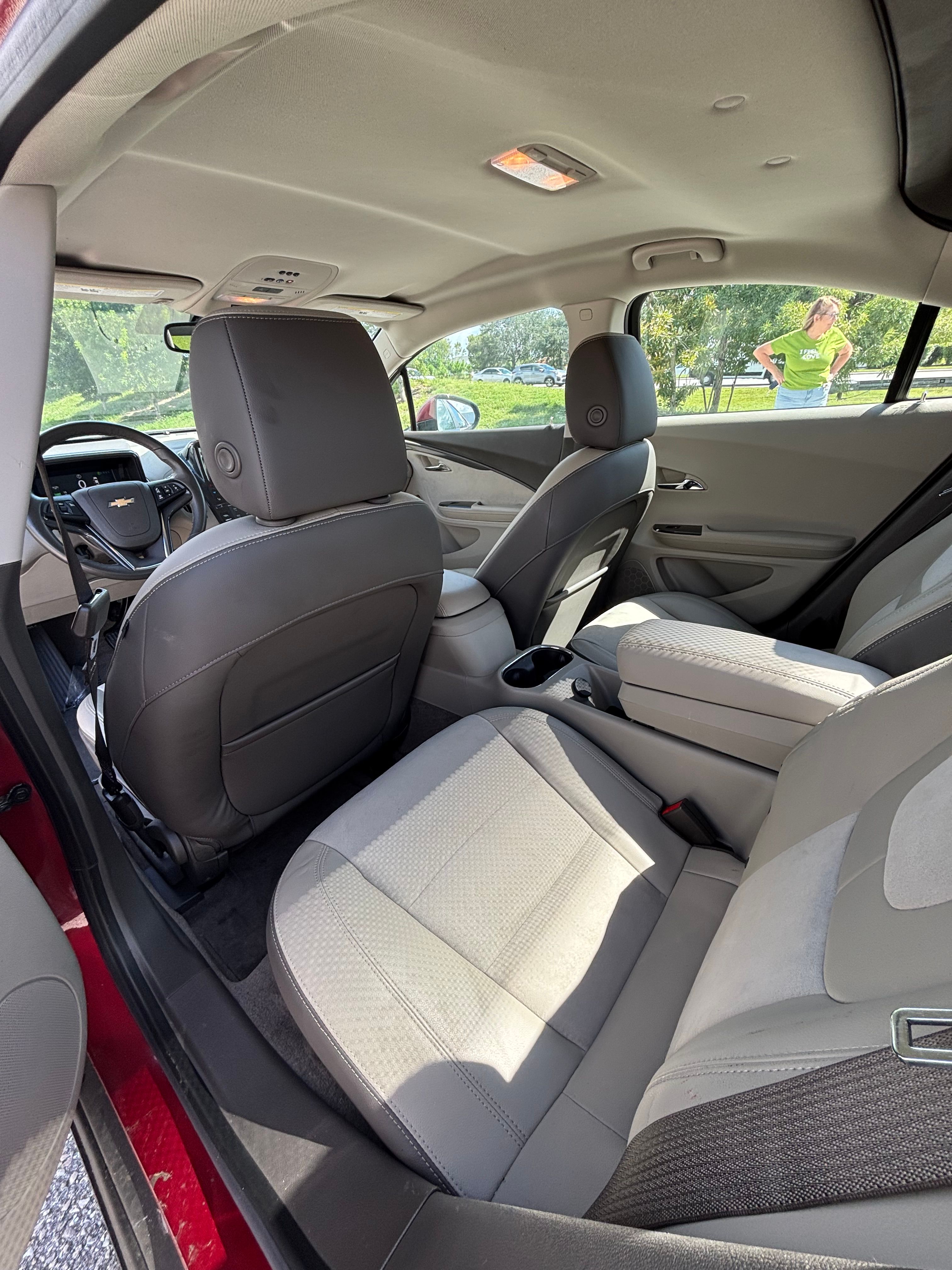 Used 2013 Chevrolet Volt Premium w/ Premium Trim Package FWD image 9
