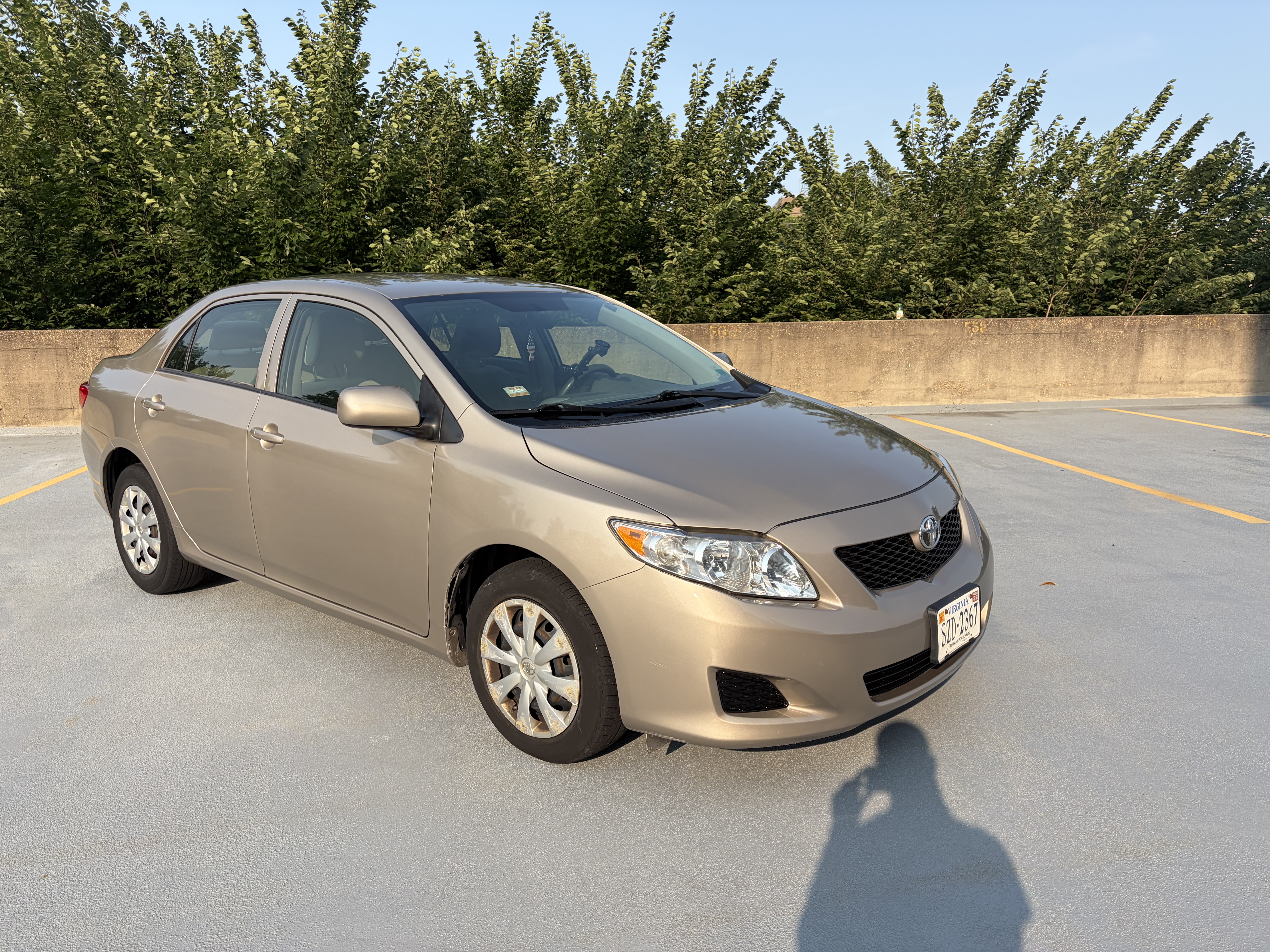 Used 2010 Toyota Corolla LE FWD image 1