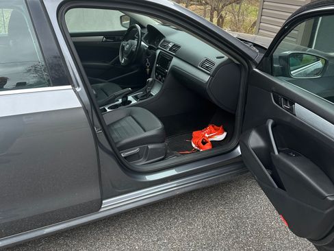 Used 2013 Volkswagen Passat 3.6 SE image 6