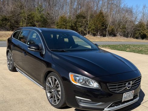 Used 2015 Volvo V60 T5 Premier image 1