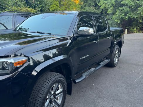Used 2018 Toyota Tacoma Limited AWD/4WD image 5