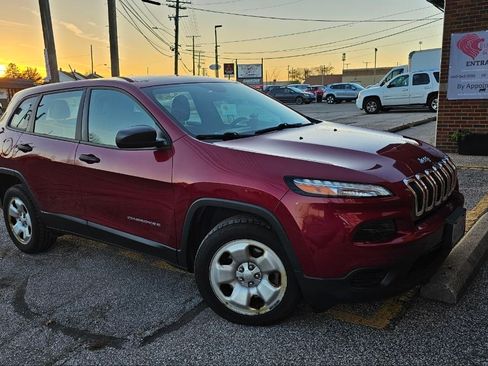 Used 2017 Jeep Cherokee Sport image 2