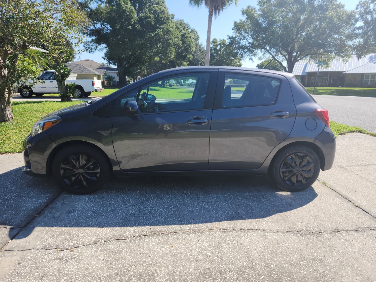 Used 2017 Toyota Yaris L FWD image 9