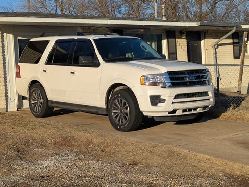 Used 2015 Ford Expedition XLT w/ Equipment Group 202A image 12
