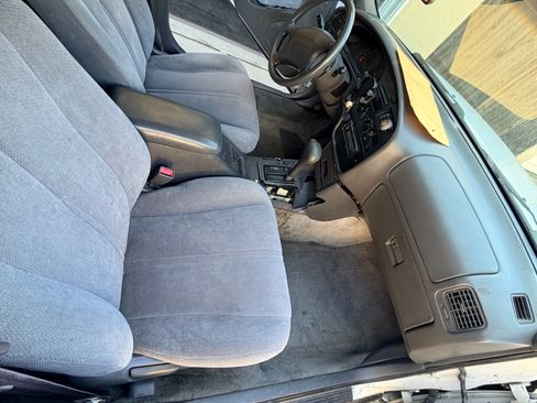 Used 1995 Toyota Camry LE image 10