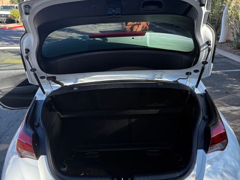 Used 2020 Hyundai Veloster 2.0 image 13