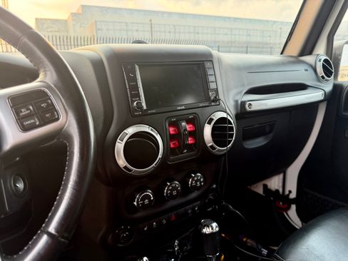 Used 2017 Jeep Wrangler Unlimited Rubicon AWD/4WD image 20