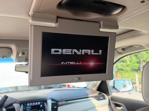 Used 2019 GMC Yukon XL Denali w/ Denali Ultimate Package AWD/4WD image 19