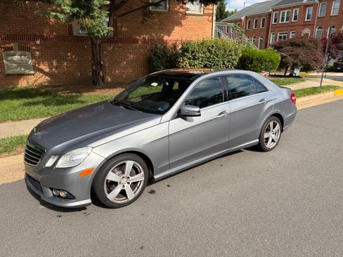 Used 2010 Mercedes-Benz E 350 4MATIC Sedan image 1