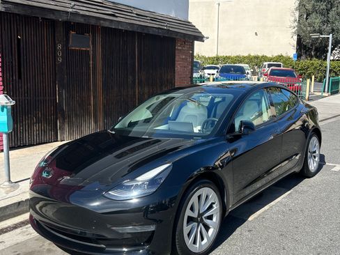 Used 2021 Tesla Model 3 Standard Range Plus image 2