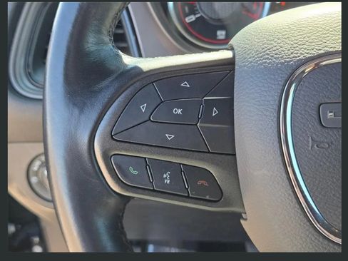 Used 2016 Dodge Challenger SXT image 18