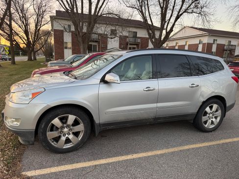 Used 2010 Chevrolet Traverse LTZ image 5
