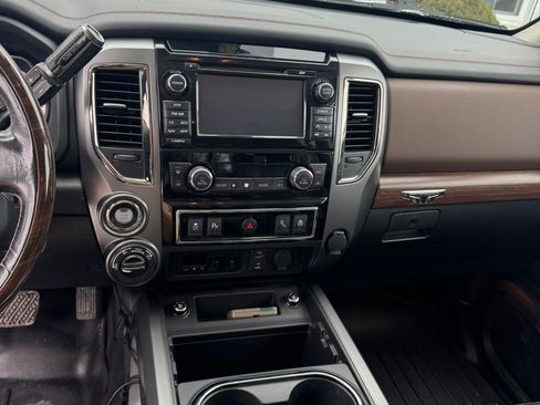 Used 2018 Nissan Titan Platinum Reserve w/ Platinum Utility Package image 10