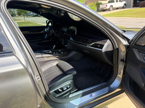 Used 2017 BMW 750i xDrive AWD/4WD image 17