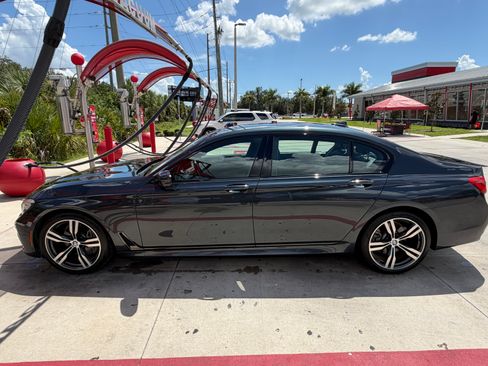 Used 2019 BMW 740i w/ Executive Package RWD image 13