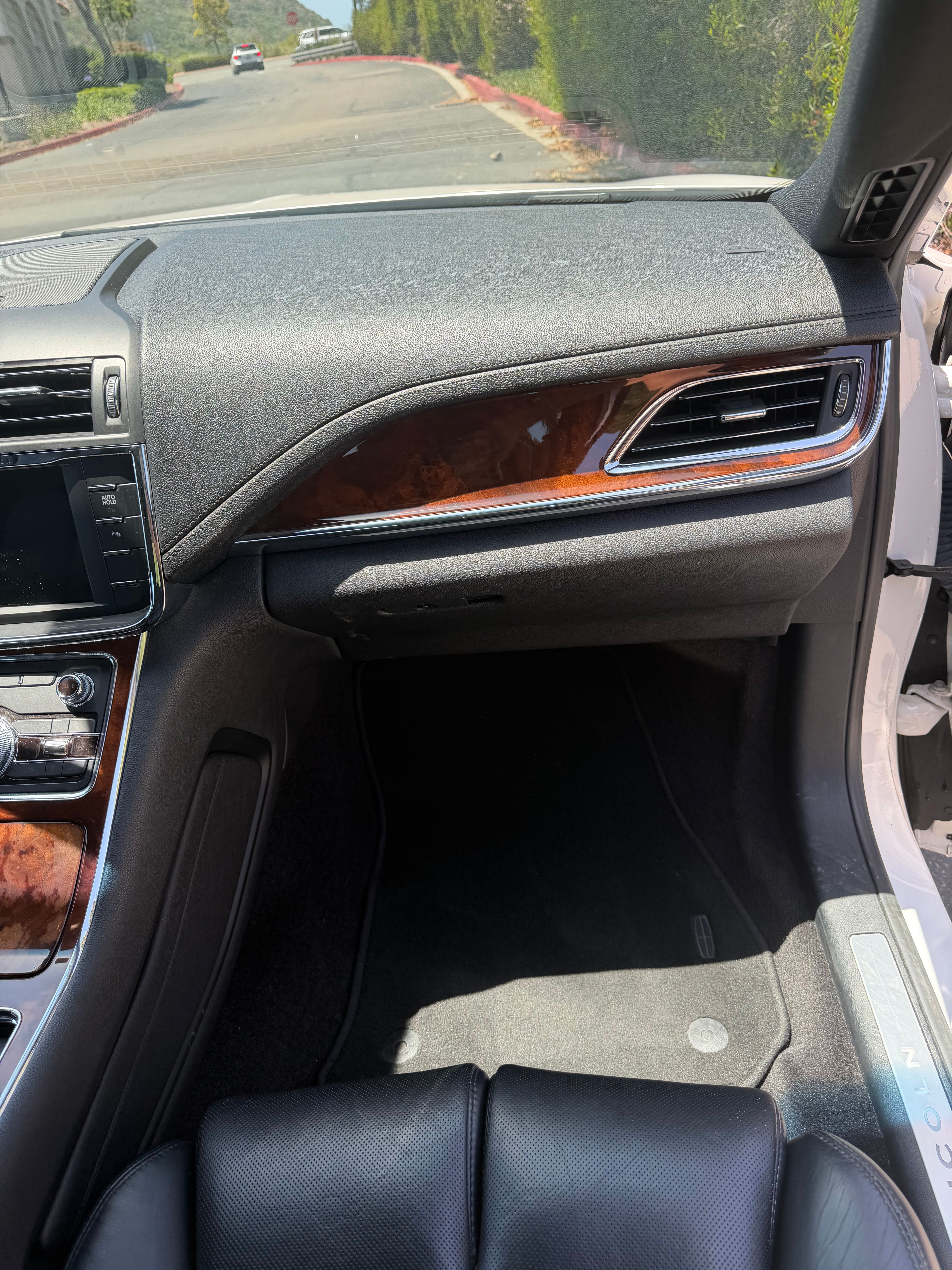 Used 2017 Lincoln Continental Select FWD image 12