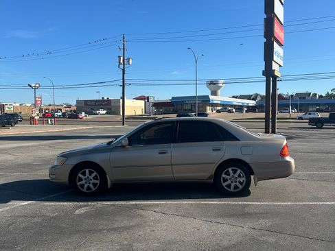 Used 2000 Toyota Avalon XL image 16