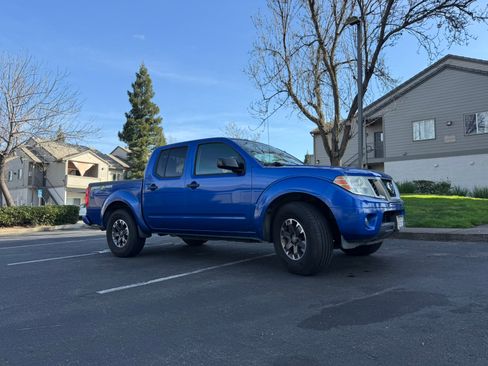 Used 2015 Nissan Frontier Desert Runner image 4