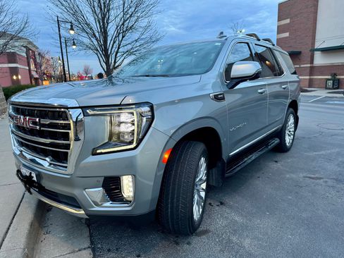 Used 2024 GMC Yukon SLT w/ SLT Premium Package image 1