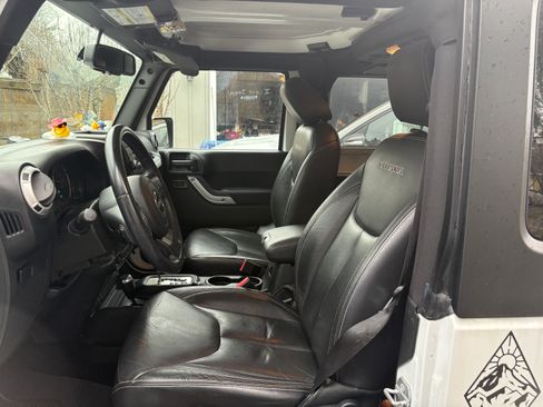 Used 2016 Jeep Wrangler Sahara w/ Connectivity Group image 6