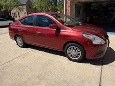 Used 2016 Nissan Versa SV image 5