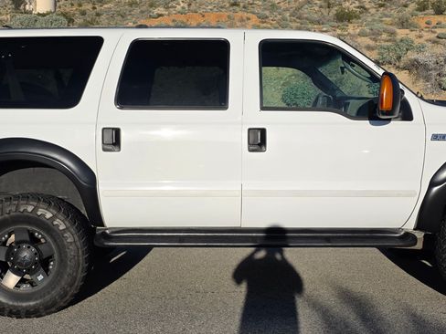 Used 2005 Ford Excursion XLT image 8