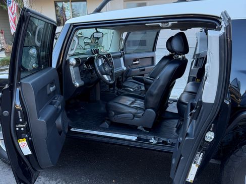 Used 2008 Toyota FJ Cruiser Sport Utility 2D image 8