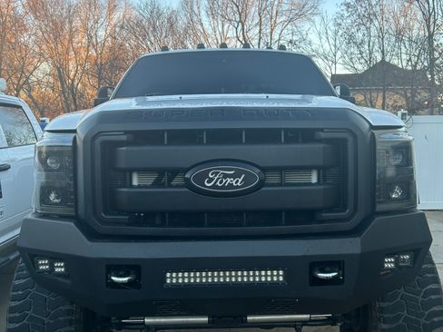 Used 2015 Ford F250 Lariat w/ Lariat Chrome Package image 2