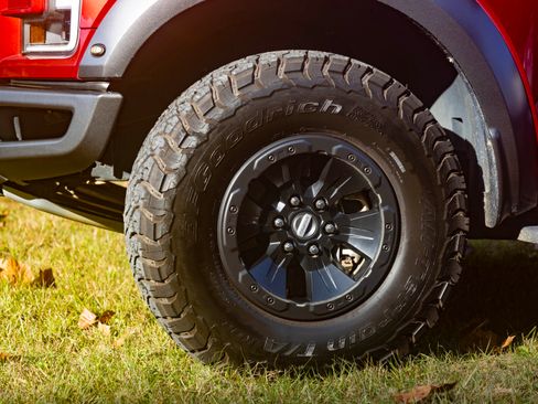 Used 2018 Ford F150 Raptor w/ Equipment Group 802A Luxury image 17