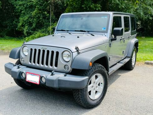 Used 2017 Jeep Wrangler Unlimited Sport w/ Quick Order Package 24S AWD/4WD image 28
