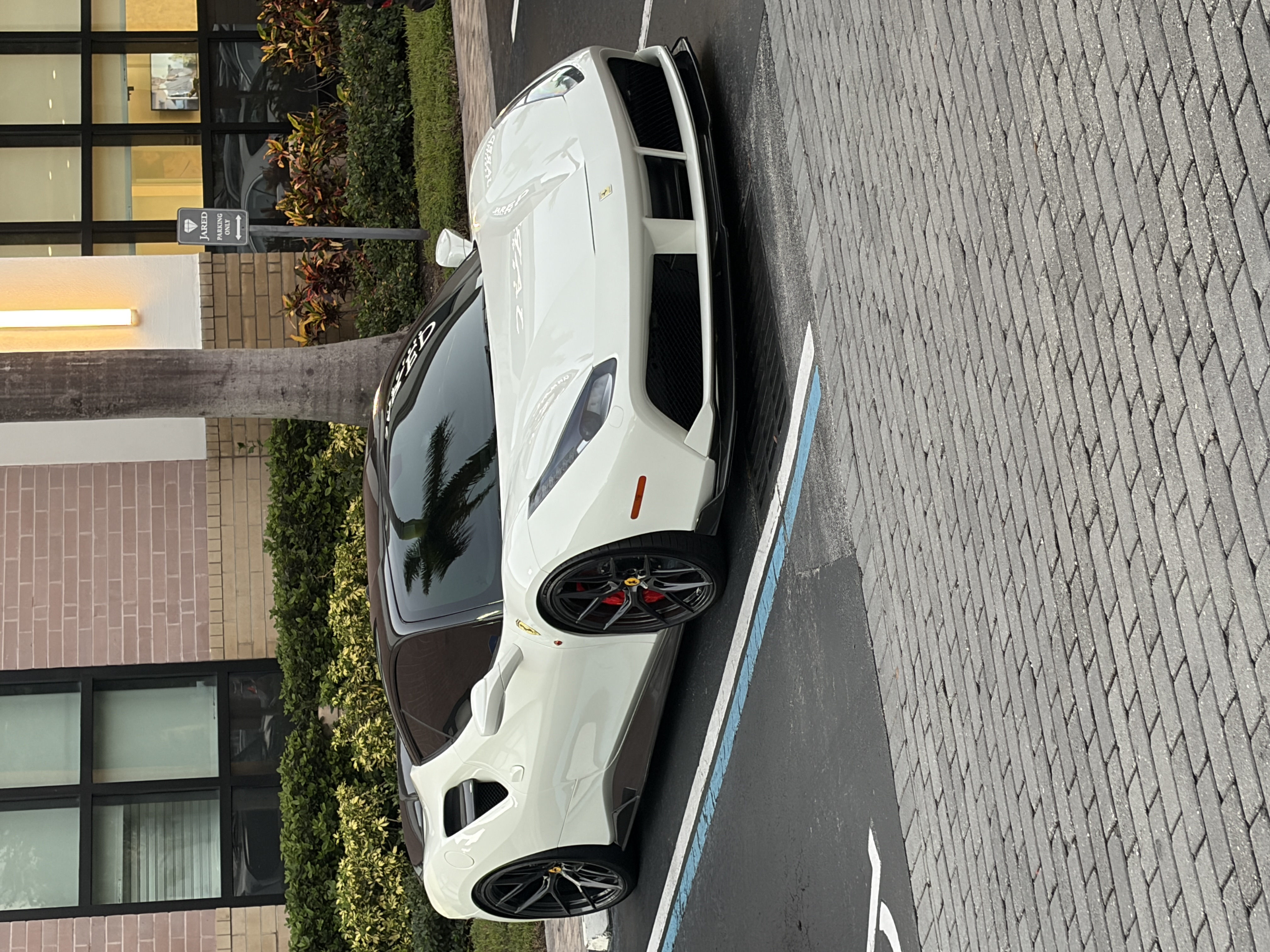 Used 2018 Ferrari 488 GTB RWD image 1