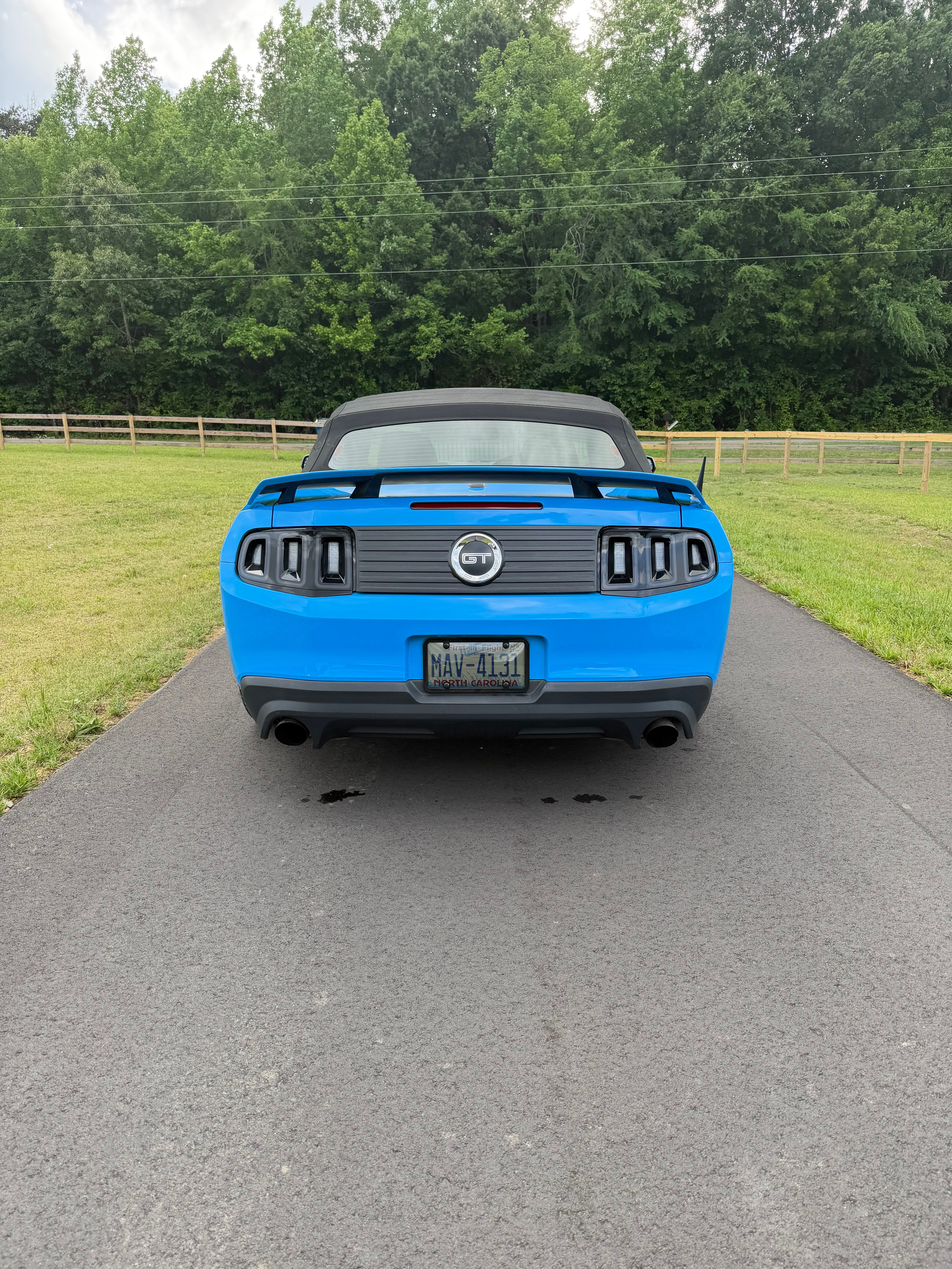 Used 2011 Ford Mustang GT Premium w/ Brembo Brake Pkg RWD image 2