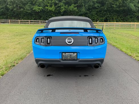 Used 2011 Ford Mustang GT Premium w/ Brembo Brake Pkg RWD image 2