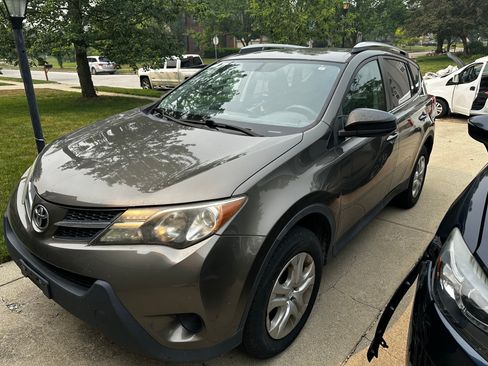 Used 2015 Toyota RAV4 LE FWD image 5