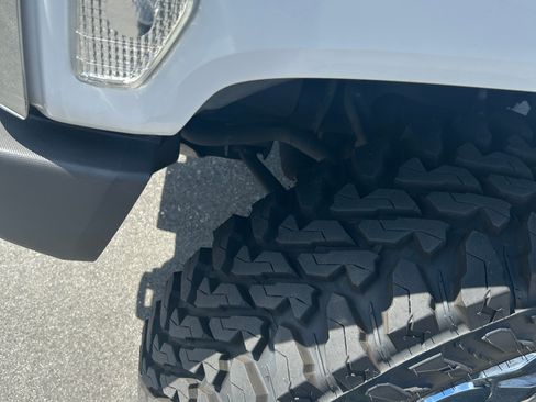 Used 2009 HUMMER H3 Adventure image 6