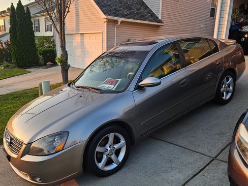 Used 2005 Nissan Altima 3.5 SE w/ (M01) Sport Pkg FWD image 1
