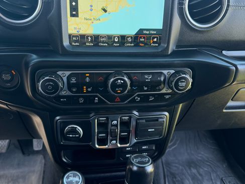 Used 2019 Jeep Wrangler Unlimited Sahara w/ Quick Order Package 24M Moab image 10