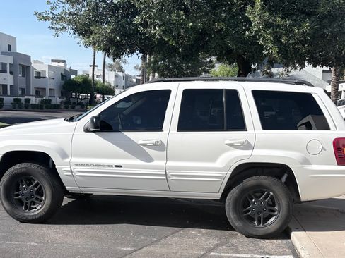 Used 2000 Jeep Grand Cherokee Limited image 1