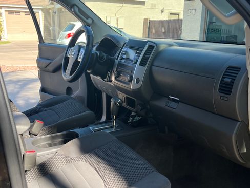 Used 2013 Nissan Frontier SV RWD image 9