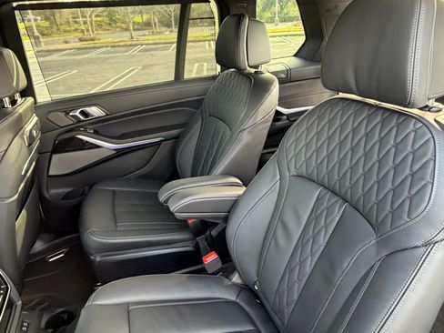Used 2025 BMW X7 M60i AWD/4WD image 13