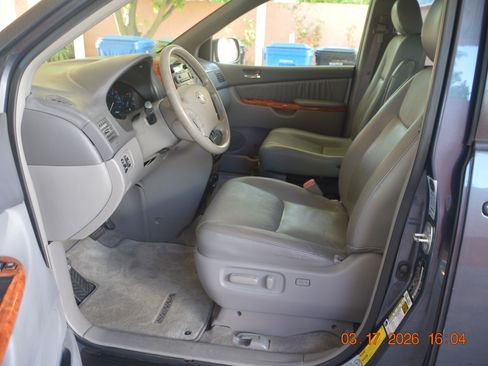 Used 2009 Toyota Sienna XLE Limited image 6