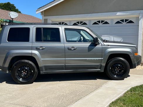 Used 2012 Jeep Patriot Sport w/ PWR Value Group FWD image 2