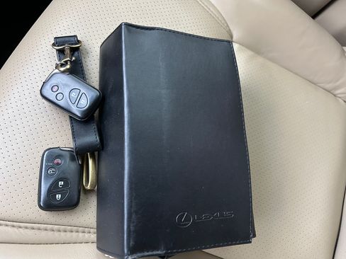 Used 2009 Lexus LX 570 4WD w/ Preferred Accessory Pkg image 18