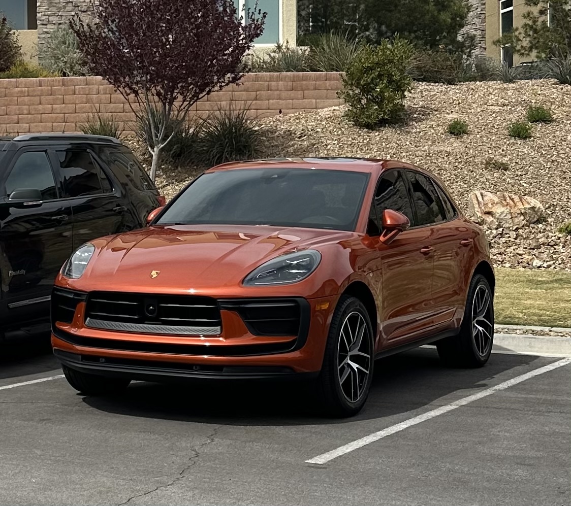 Used 2023 Porsche Macan AWD/4WD image 1